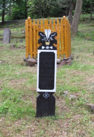 Replika dreveného náhrobníku..jpg